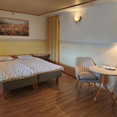 Paerna Guesthouse & Apartments Kuressaare Luaran gambar