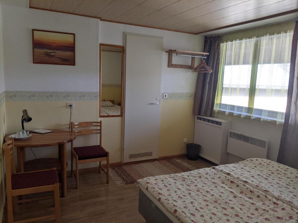 Paerna Guesthouse & Apartments Kuressaare Luaran gambar